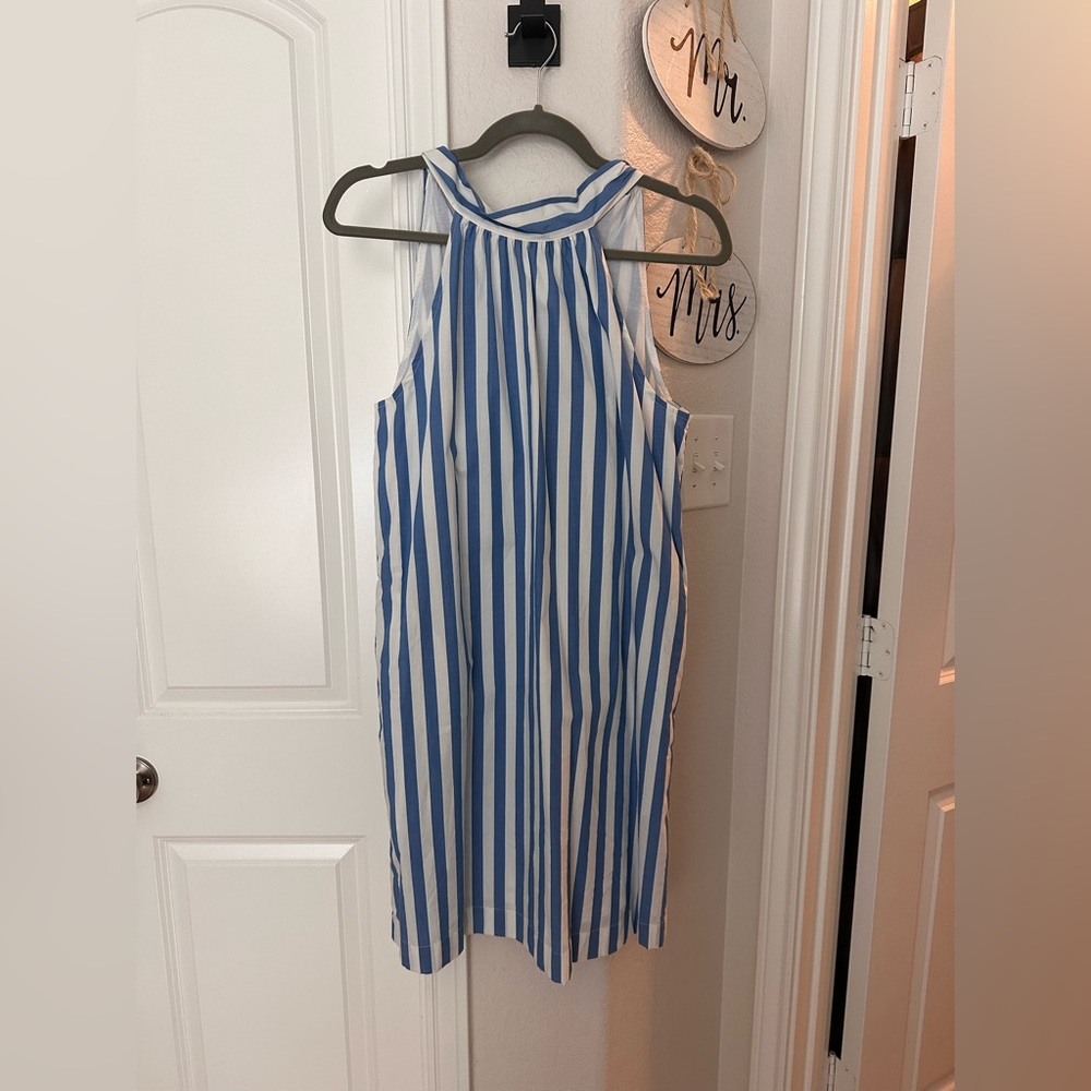 Brand: J. Crew
Size: 2
Length: Mini
Color: Blue & white